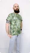 Klasyczny T-shirt męski z rękawem główkowym i dekoltem ze ściągaczem. Materiał: 97% bawełna, 3% elastan – miękki i wygodny.