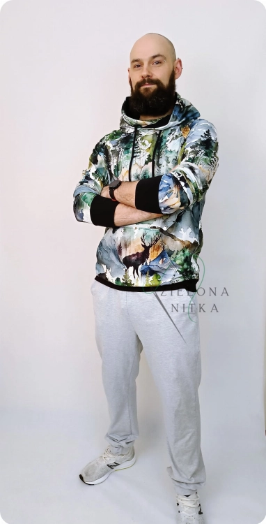 batch_IMG20240225164928.jpgKlasyczne męskie spodnie dresowe w jasnym szarym kolorze. Wykonane z miękkiej dzianiny pętelkowej (95% bawełna, 5% elastan). Idealne do domu, na sport i codzienne stylizacje.