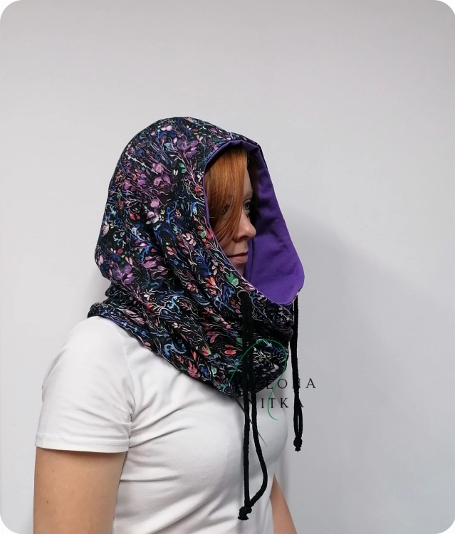 Ciepły i miękki komino-kaptur „Fiolet” z podwójnej dzianiny, chroniący przed mrozem i wiatrem. Materiał: 95% bawełna, 5% elastan. Jeden rozmiar.