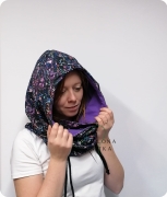 Ciepły i miękki komino-kaptur „Fiolet” z podwójnej dzianiny, chroniący przed mrozem i wiatrem. Materiał: 95% bawełna, 5% elastan. Jeden rozmiar.