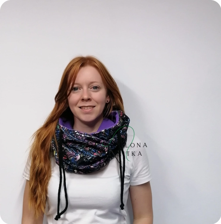 Ciepły i miękki komino-kaptur „Fiolet” z podwójnej dzianiny, chroniący przed mrozem i wiatrem. Materiał: 95% bawełna, 5% elastan. Jeden rozmiar.