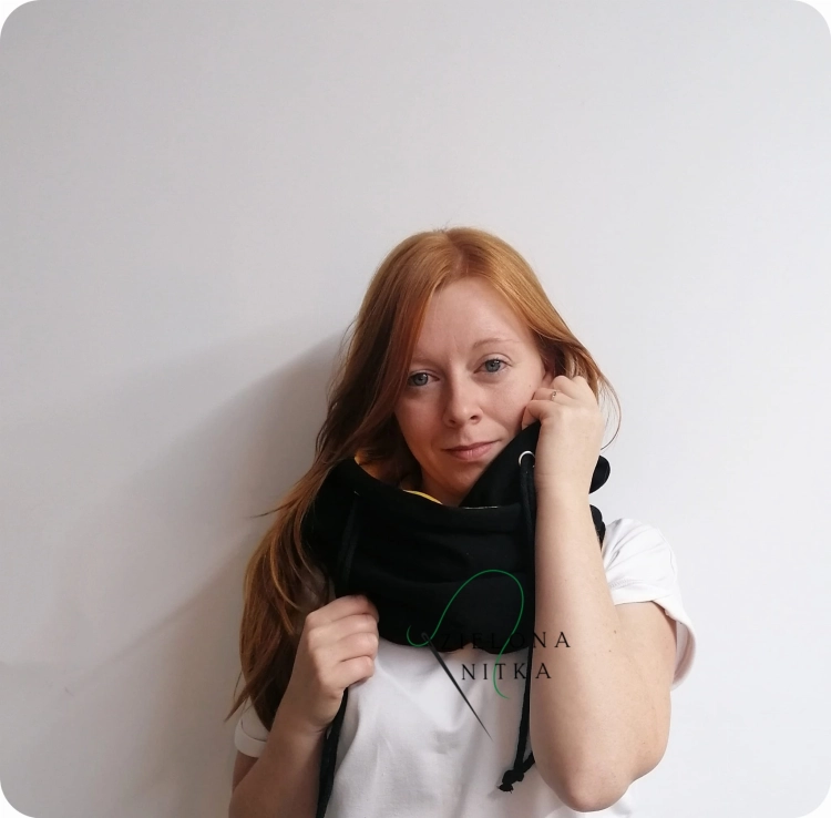 Ciepły i miękki komino-kaptur „Czarno-Miodowy” z podwójnej dzianiny, chroniący przed mrozem i wiatrem. Materiał: 95% bawełna, 5% elastan. Jeden rozmiar.