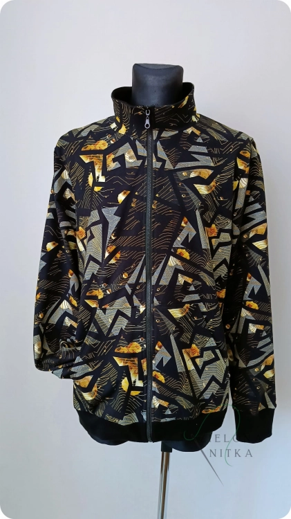 Bluza męska rozpinana ze stójką, wzór geometria. Zamek, kieszenie, rękawy i dół wykończone ściągaczem. Materiał: 97% bawełna, 3% elastan. Wygodna i stylowa.