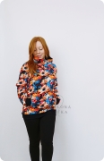 Bluza damska z kominem MALOWANE KWIATY ROZM S