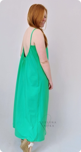 Letnia sukienka  zielona BALI  o kroju A-line. Wąskie ramiączka, okrągły dekolt z marszczeniem z przodu, głęboki dekolt z tyłu. Materiał: bawełna 97%, elastan 3%.
