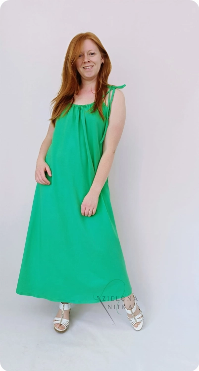 Letnia sukienka  zielona BALI  o kroju A-line. Wąskie ramiączka, okrągły dekolt z marszczeniem z przodu, głęboki dekolt z tyłu. Materiał: bawełna 97%, elastan 3%.